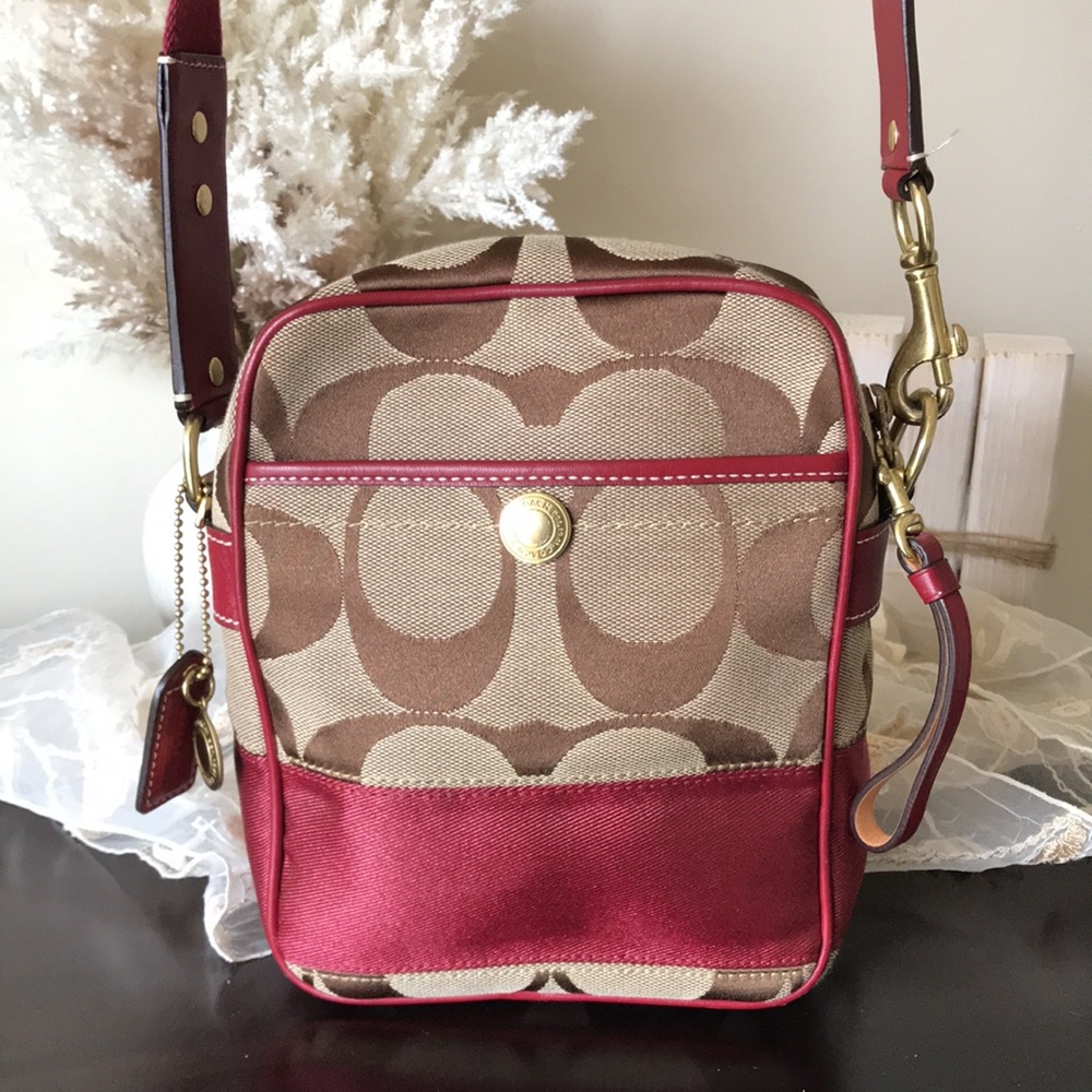 Coach Vintage Signature Swingback Crossbody Purse, Y2K 2006, 10128 - Picture 5 of 16